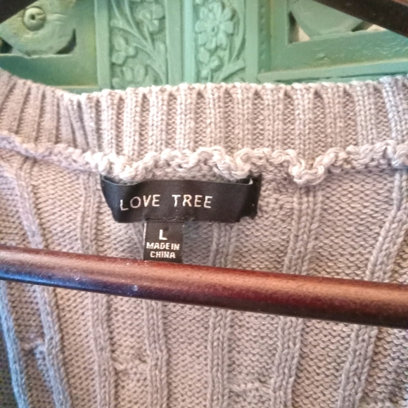 Love Tree | Cable Knit V neck Sleeveless Sweater | Grey | Large - Picture 3 of 8